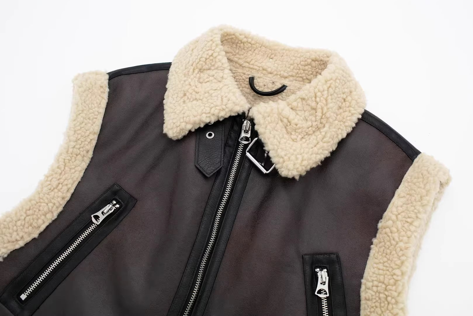 Дамски елек с каракул Winter Vibe SS25-Дамски елек с каракул Winter Vibe 24'-Thedresscode