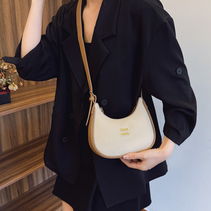 Дамска чанта UIM SS25-https://detail.1688.com/offer/909696288768.html?_t=1745908947689&spm=a2615.7691456.co_0_0_wangpu_score_0_0_0_0_0_0_0000_1.0-Thedresscode