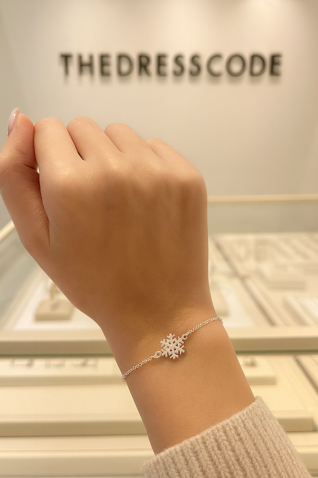 Дамска гривна Snow Whisper FW 2026-Thedresscode