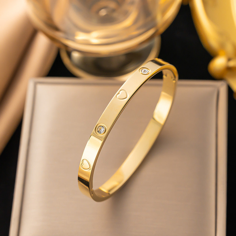 Дамска гривна Amour Éternel SS25-https://detail.1688.com/offer/790248178844.html?_t=1745579464018&spm=a2615.7691456.co_0_0_wangpu_score_0_0_0_0_0_0_0000_1.0-Thedresscode