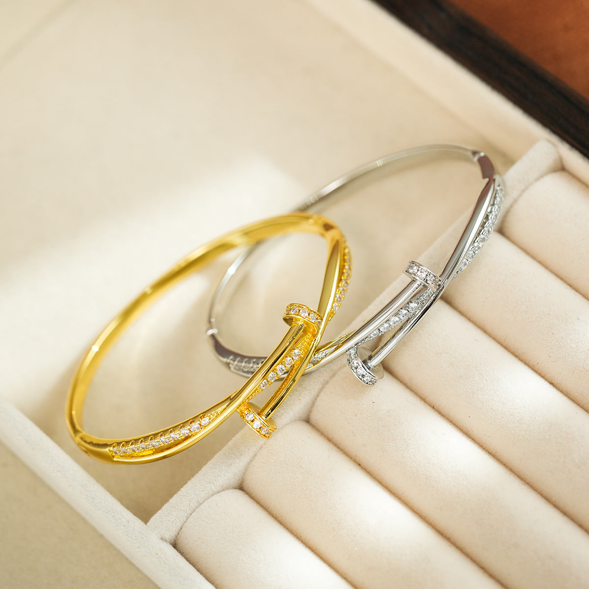 Дамска гривна Linéa Luxe SS25-https://detail.1688.com/offer/857117530474.html?spm=a1688g.extenstion&kj_agent_plugin=aibuy-Thedresscode