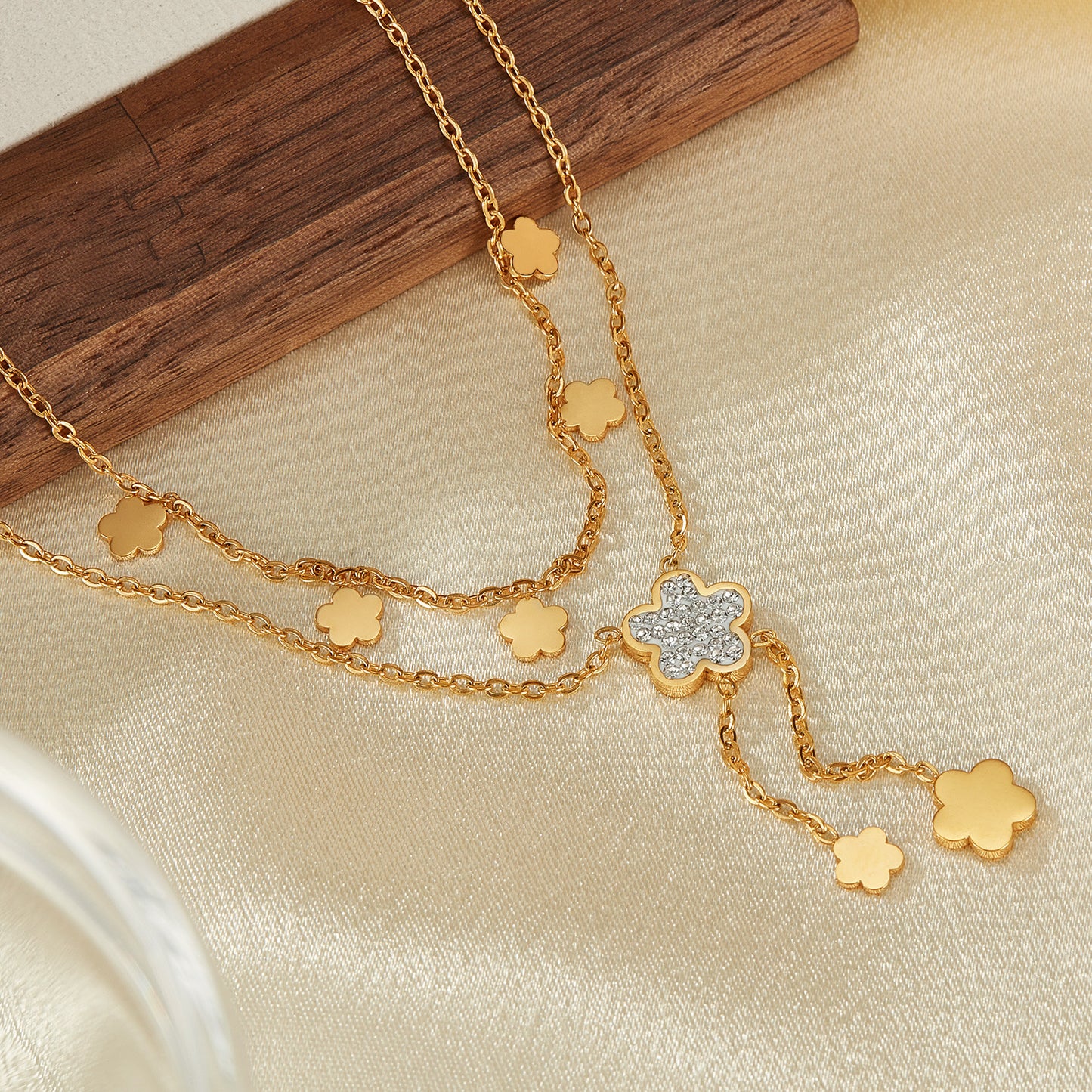 Дамско колие Lumière Fleur SS25-https://detail.1688.com/offer/804497557907.html?_t=1745478789025&spm=a2615.7691456.co_0_0_wangpu_score_0_0_0_0_0_0_0000_1.0-Thedresscode