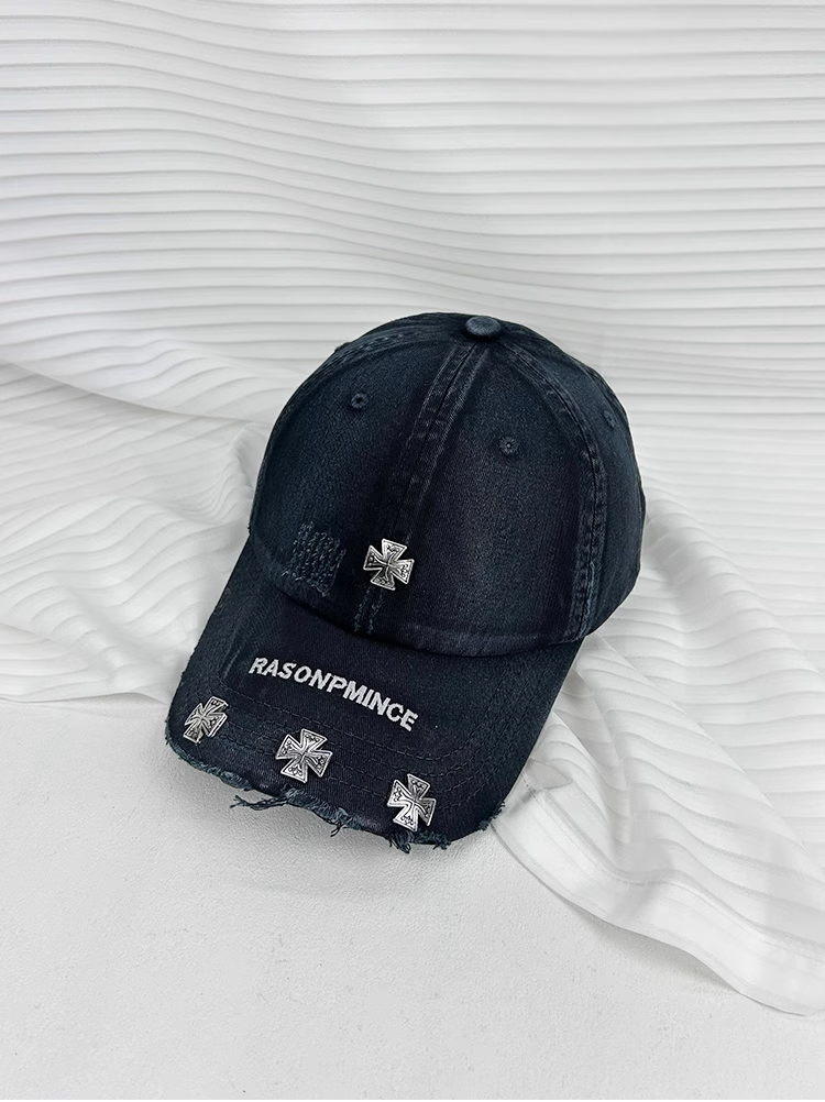 Дамска шапка Iron Cross FW 2026-Thedresscode