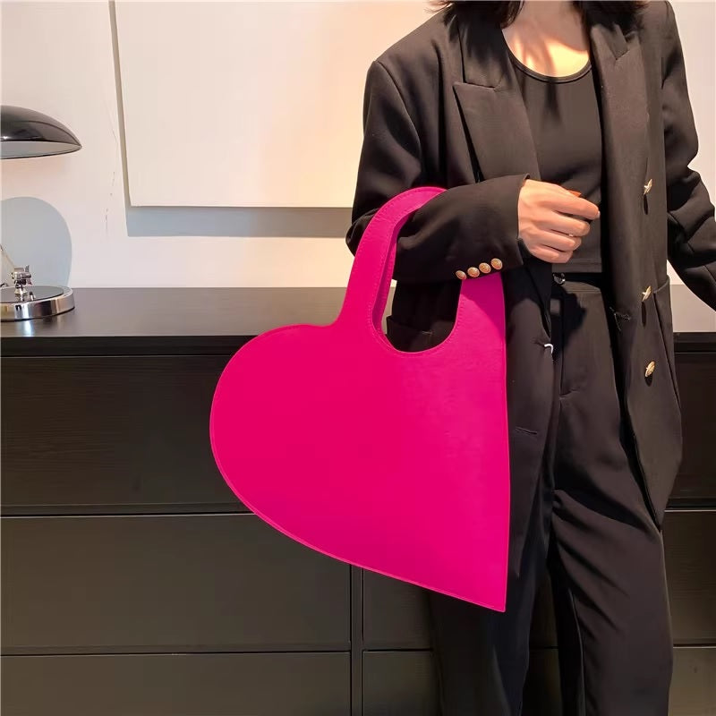 Дамска чанта Fuchsia Heart 24'-Дамска чанта PVC Fuchsia Heart 24'-Thedresscode