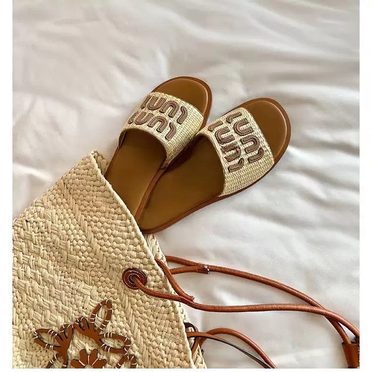 Дамски чехли Mui **SALE 25**-https://detail.1688.com/offer/681031415178.html?spm=a262uh.11734178.favorite-offers-offer-list-offer10.2.52422ef6oWl4q7-Thedresscode