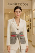 Дамско сако White Style FW 2026-https://detail.1688.com/offer/678647474500.html?_t=1737124637575&spm=a2615.7691456.co_1_0_wangpu_score_0_0_0_0_0_0_0000_0.0-Thedresscode