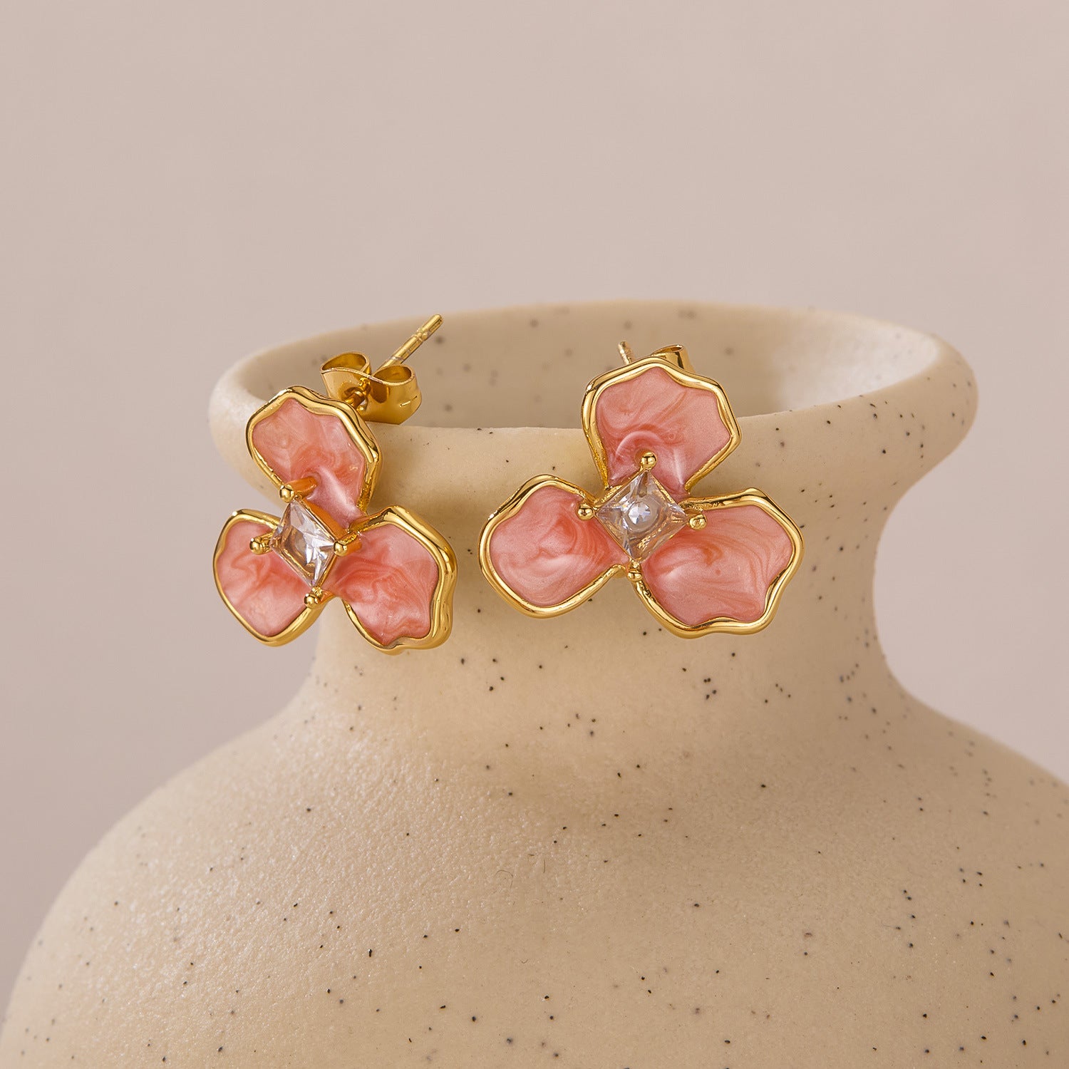 Дамски обеци Blush Bloom SS25-https://detail.1688.com/offer/864355526398.html?_t=1745484157833&spm=a2615.7691456.co_0_0_wangpu_score_0_0_0_0_0_0_0000_1.0-Thedresscode
