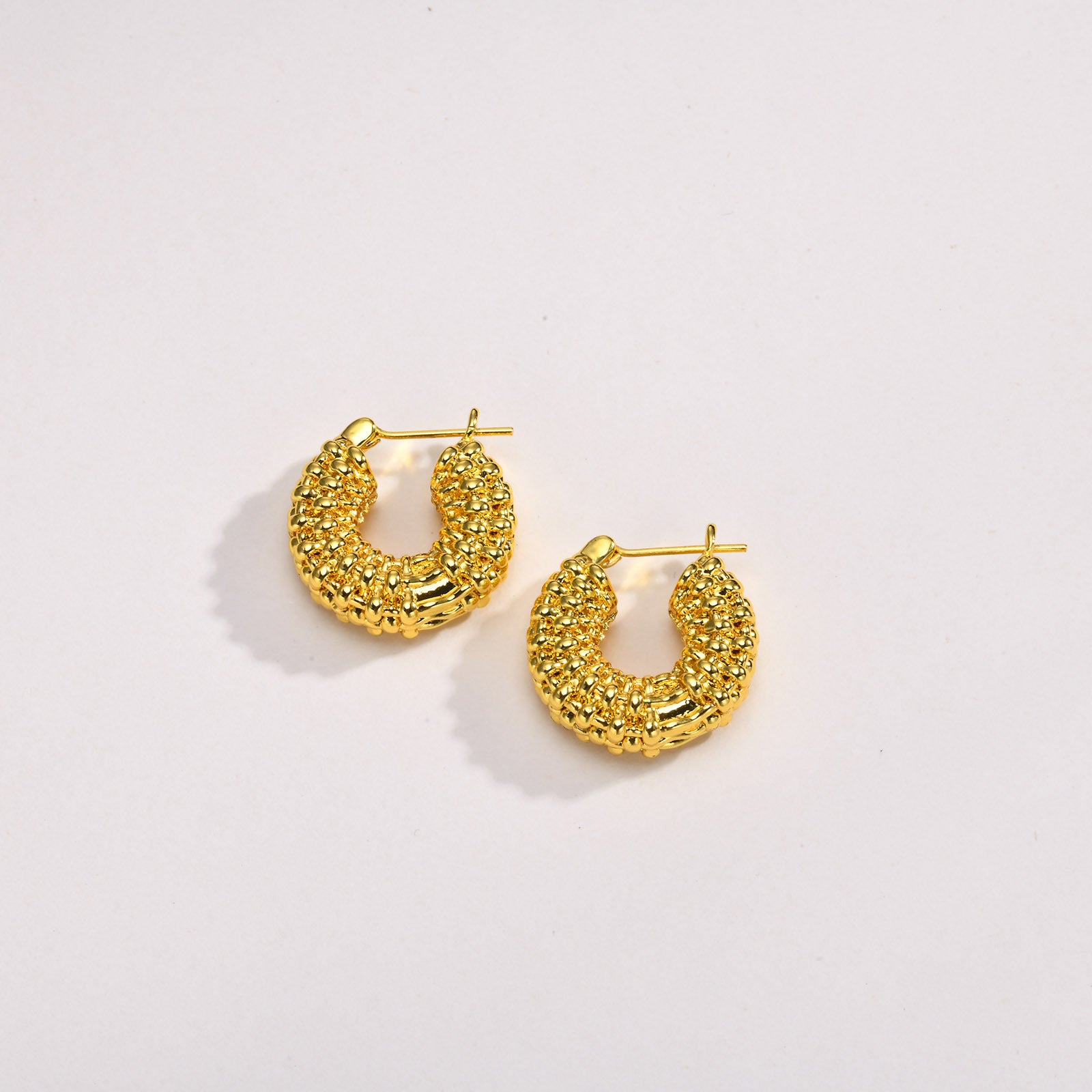 Дамски обеци Golden Crush SS25-https://detail.1688.com/offer/681686387715.html?_t=1745487790187&spm=a2615.7691456.co_0_0_wangpu_score_0_0_0_0_0_0_0000_1.0-Thedresscode