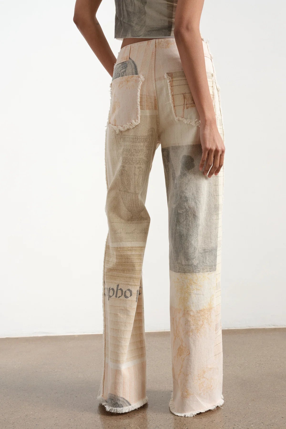 Дамски дънки Gallery Vibes FW 2026-https://detail.1688.com/offer/942133720042.html?_t=1751456036858&spm=a2615.7691456.co_1_0_wangpu_score_0_0_0_0_0_0_0000_0.0-Thedresscode