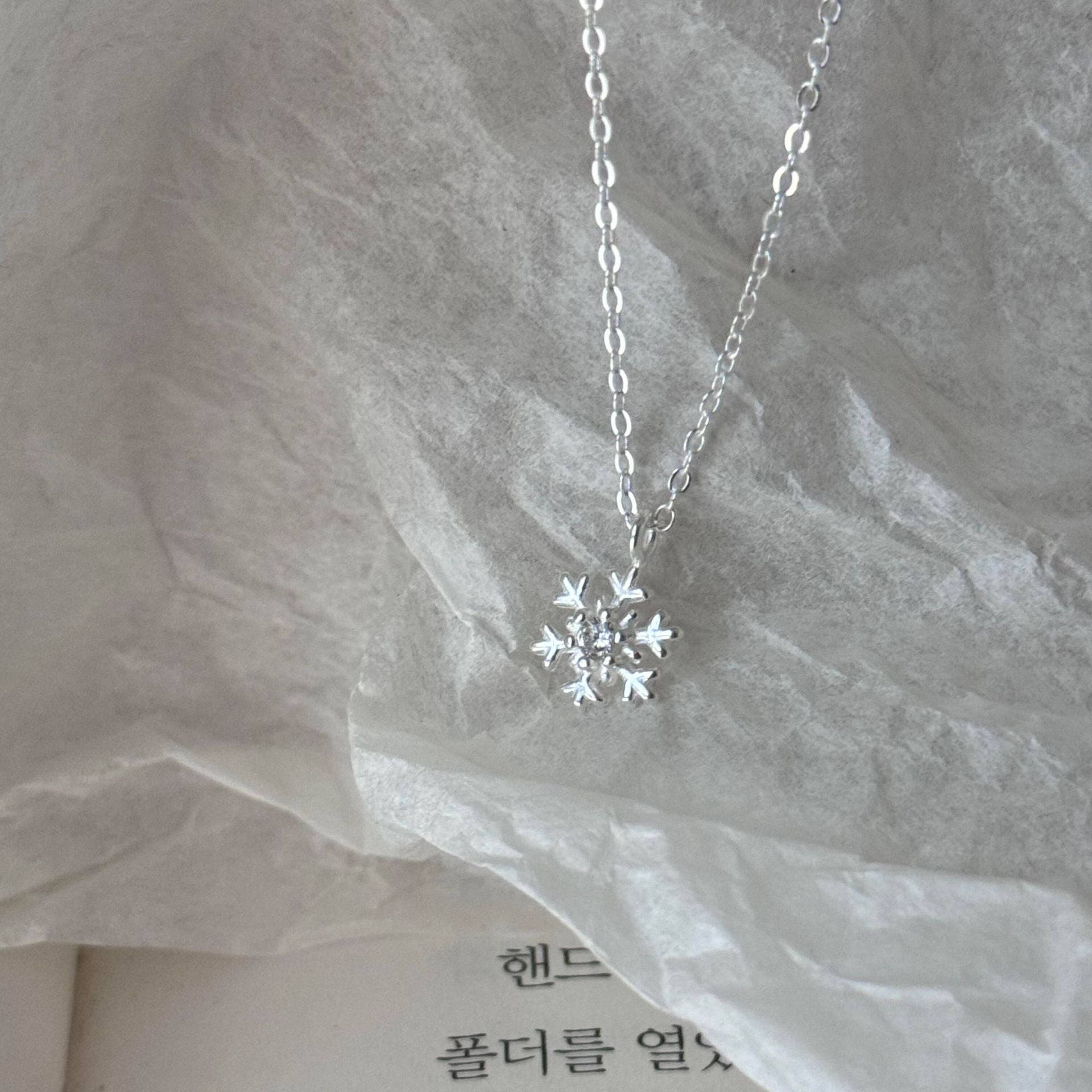 Коледно колие Crystal Snowflake FW 2026-Thedresscode