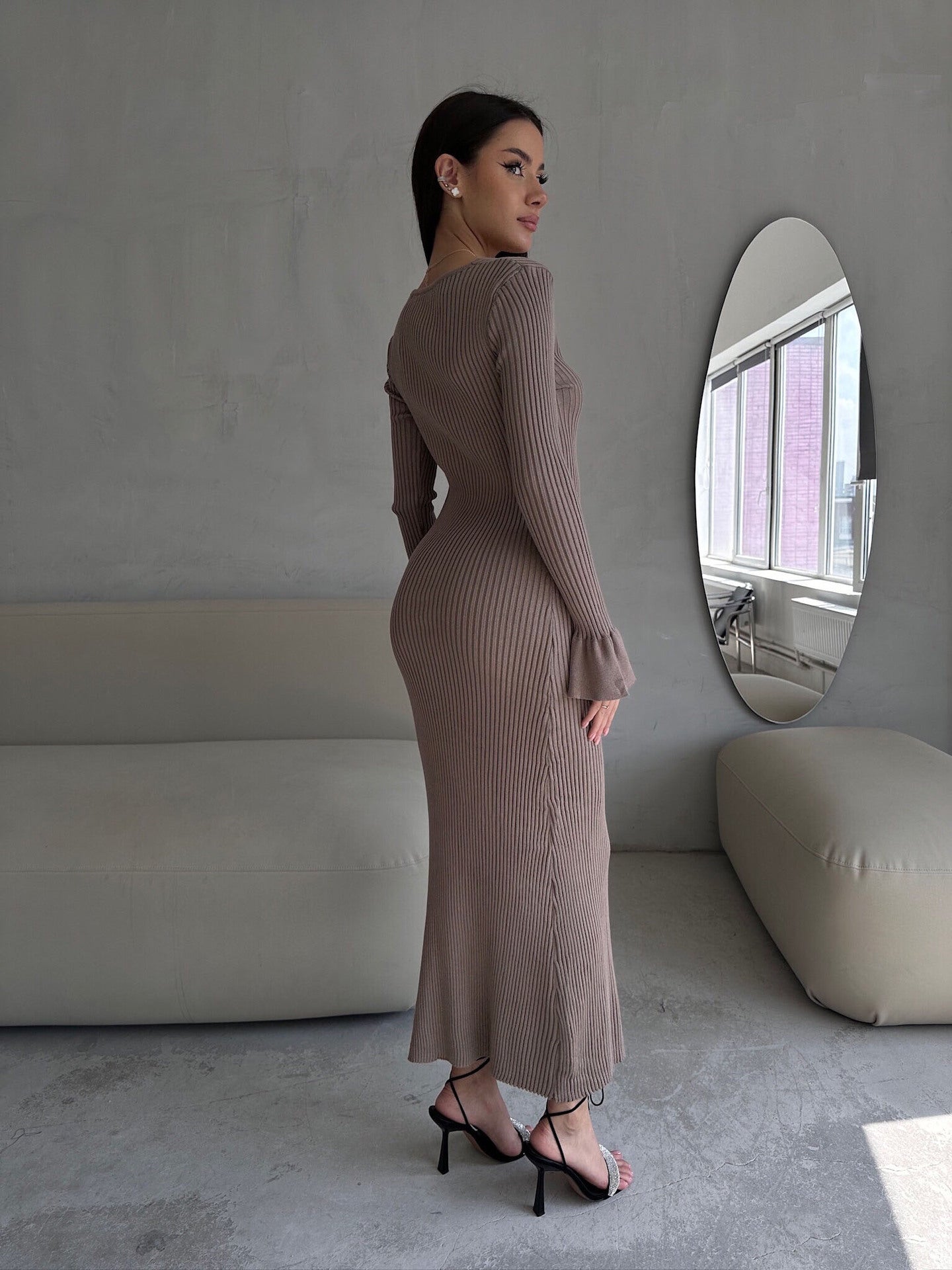 Дамска рокля ARIA FW 2026-https://detail.1688.com/offer/823257256669.html?offerId=823257256669&spm=a260k.home2025.recommendpart.98-Thedresscode