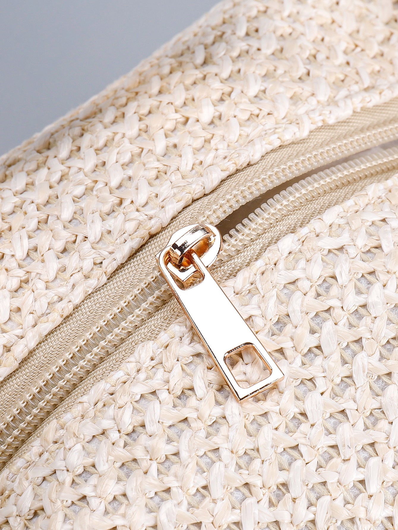 Дамска чанта Ivory Wave SS25-https://detail.1688.com/offer/914338951408.html?offerId=914338951408&spm=a260k.home2025.recommendpart.4-Thedresscode