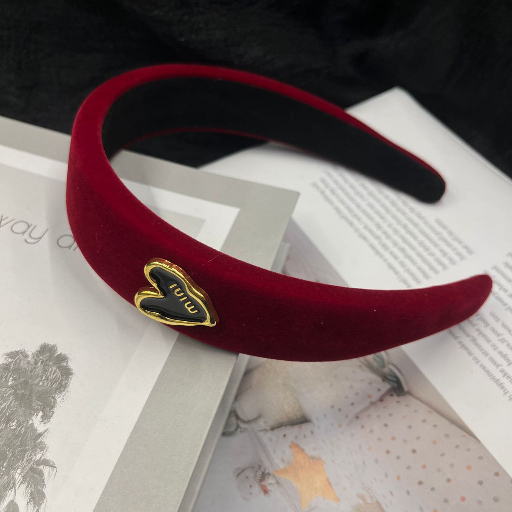 Диадема Heart Miu SS25-https://detail.1688.com/offer/851560617801.html?_t=1745586902268&spm=a2615.7691456.co_0_0_wangpu_score_0_0_0_0_0_0_0000_1.0-Thedresscode