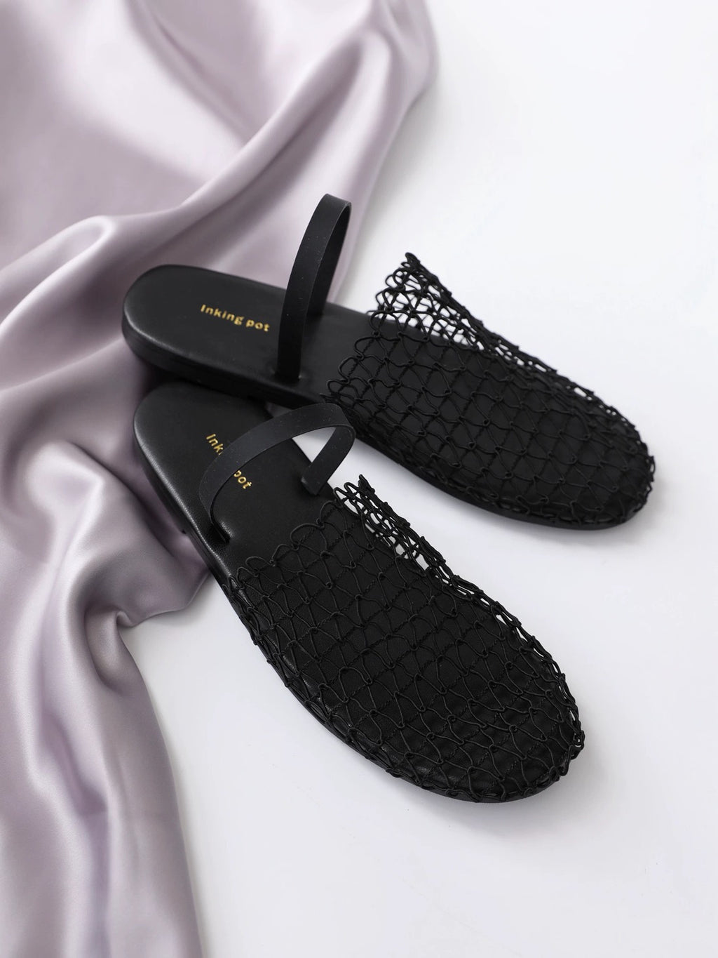 Дамски чехли Black Lina SS25-https://detail.1688.com/offer/896184674490.html?offerId=896184674490&spm=a260k.home2024.recommendpart.147-Thedresscode