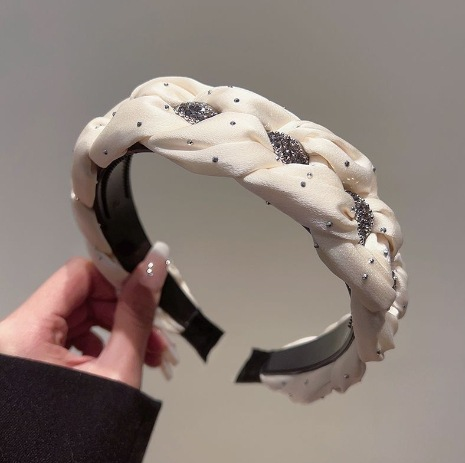 Диадема Braida Bella SS25-https://detail.1688.com/offer/819504026206.html?spm=a26352.13672862.offerlist.80.759c1e62Mr9X14-Thedresscode